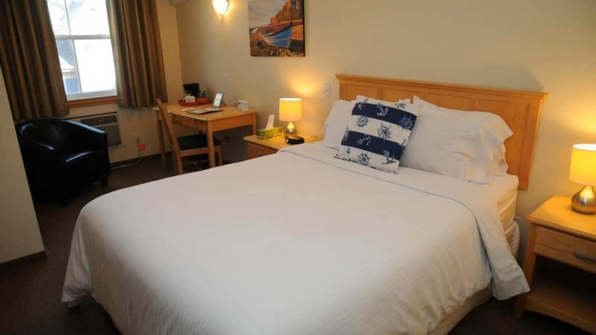 Smugglers Cove Inn bed in room